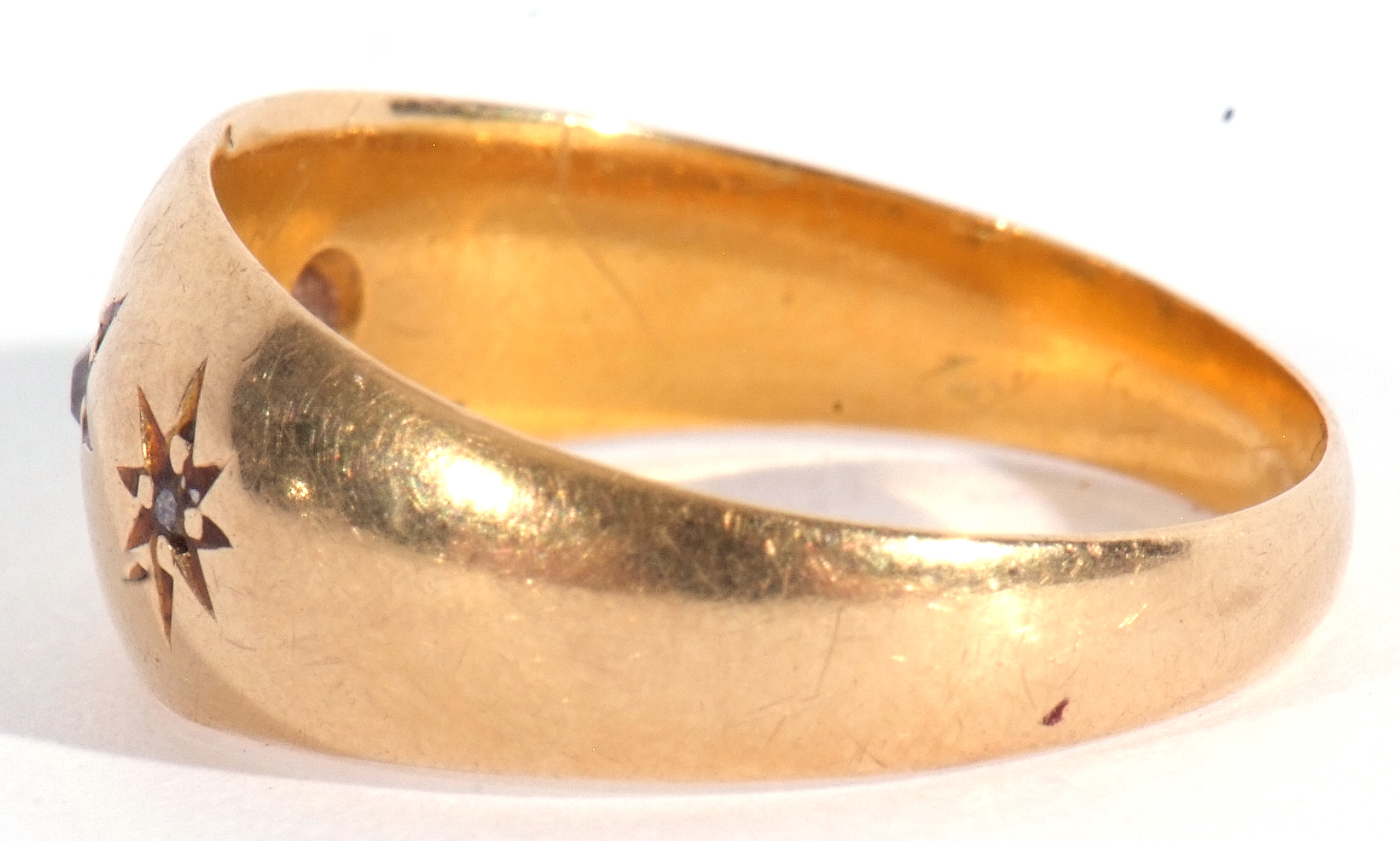 Early 20th century 18ct gold and three stone diamond ring featuring three graduated small - Image 3 of 7