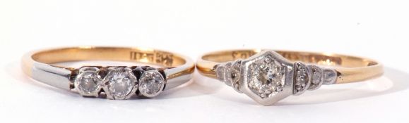 Mixed Lot: three stone diamond ring featuring three small brilliant cut diamonds, 0.20ct approx,