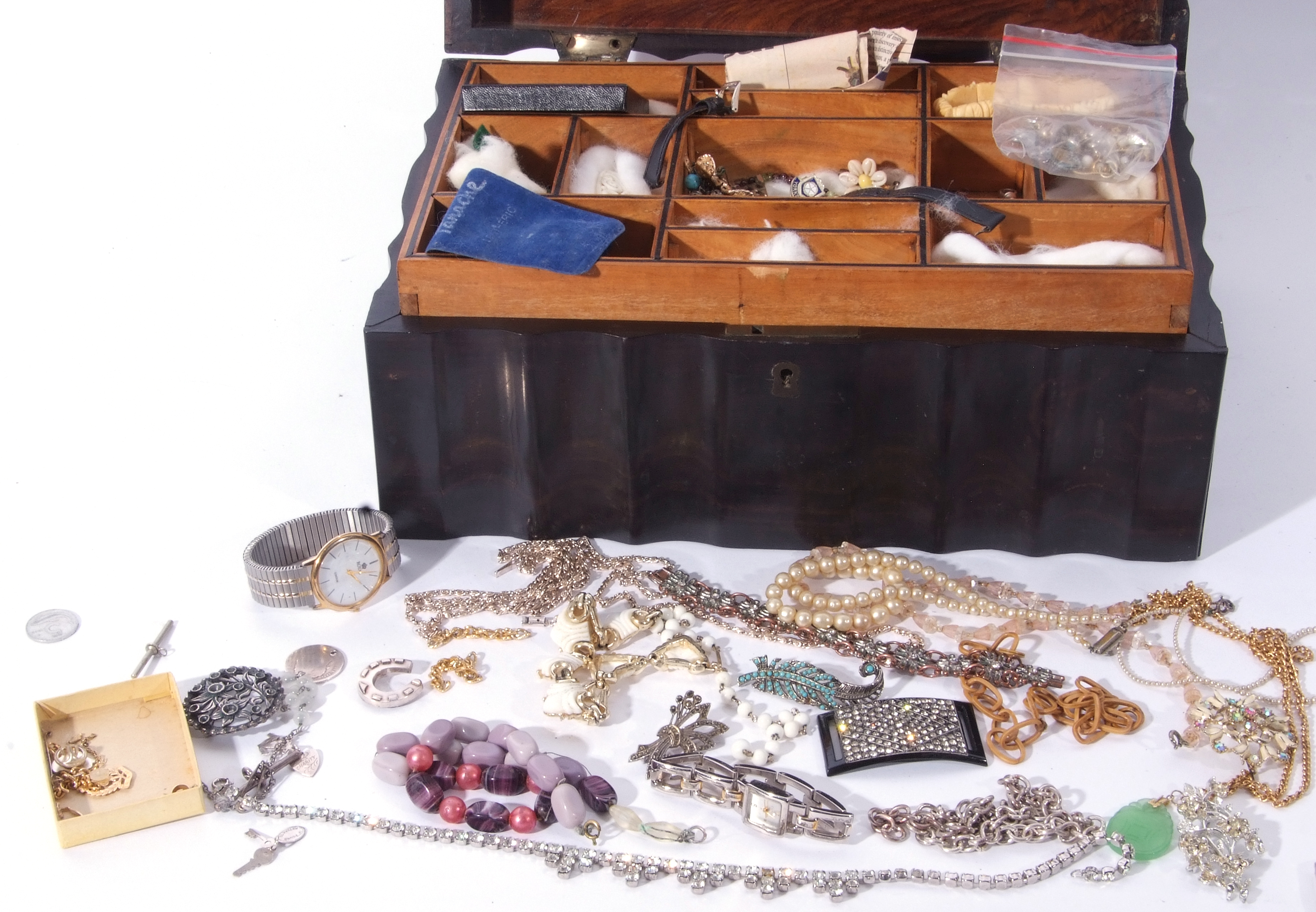 A Coromandel box to include a small amount of various costume jewellery - Image 5 of 6