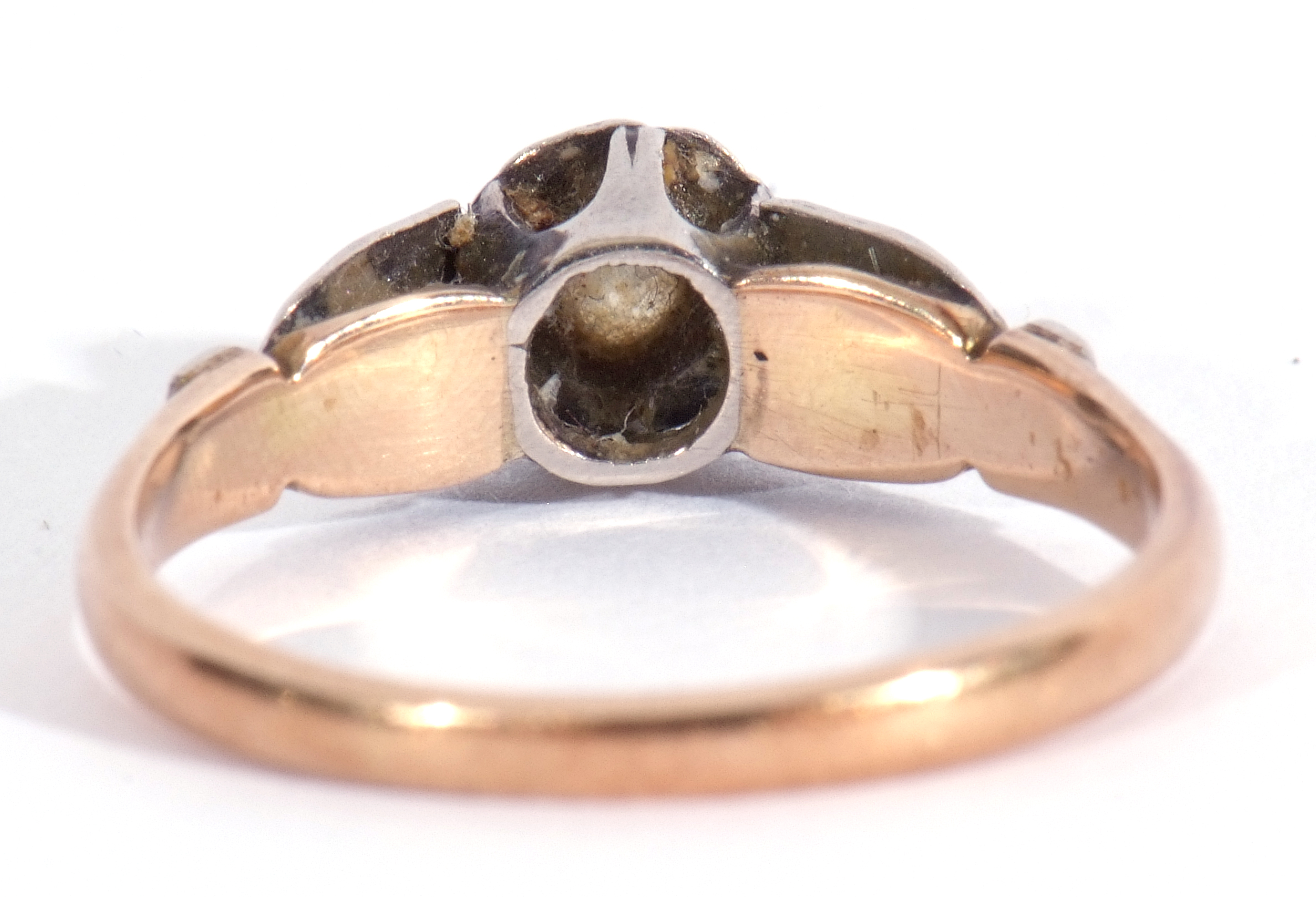 Diamond single stone ring featuring a small old cut diamond in illusion setting raised between - Image 3 of 6