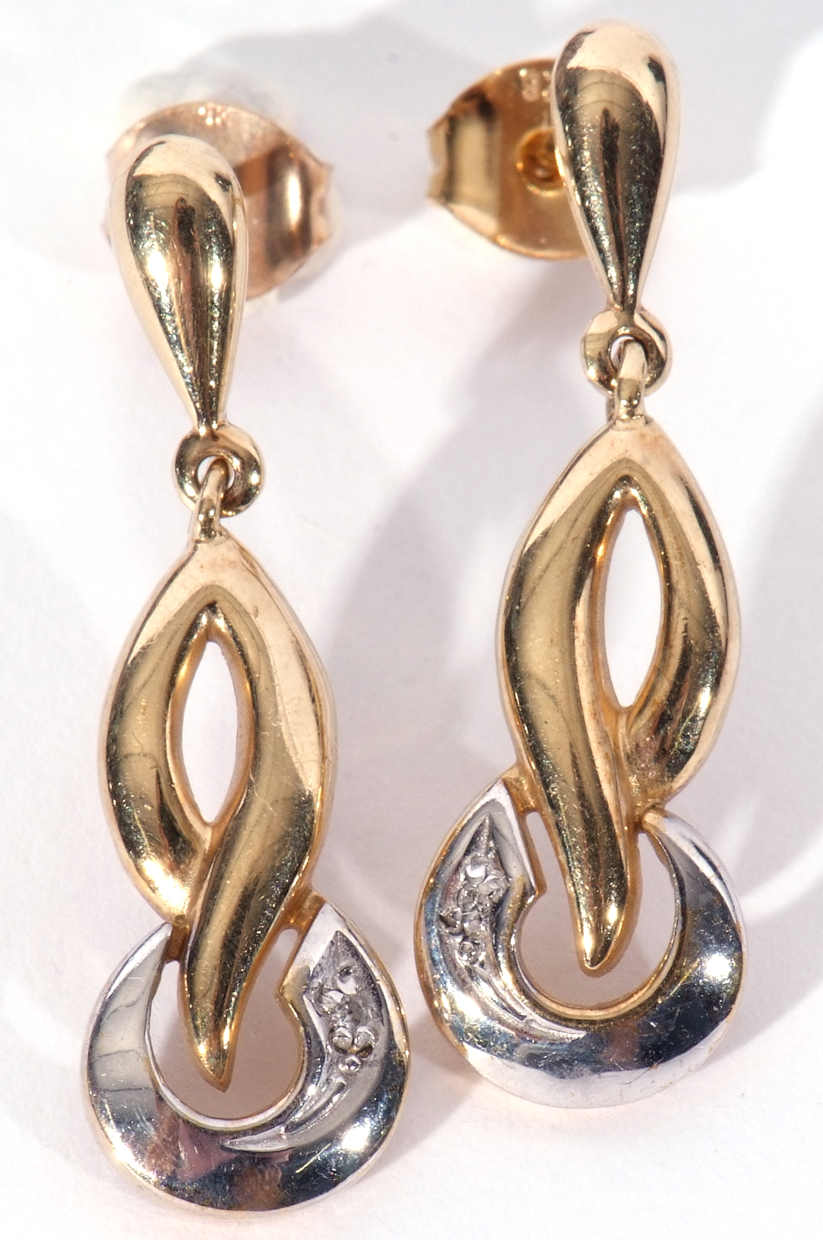 Pair of modern 9ct two-tone gold earrings in a stylised design, each highlighted with a small single - Image 7 of 7