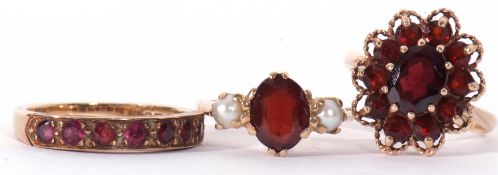 Mixed Lot: 9ct gold cluster ring, a large flowerhead design, size L, a 9ct gold garnet and pearl