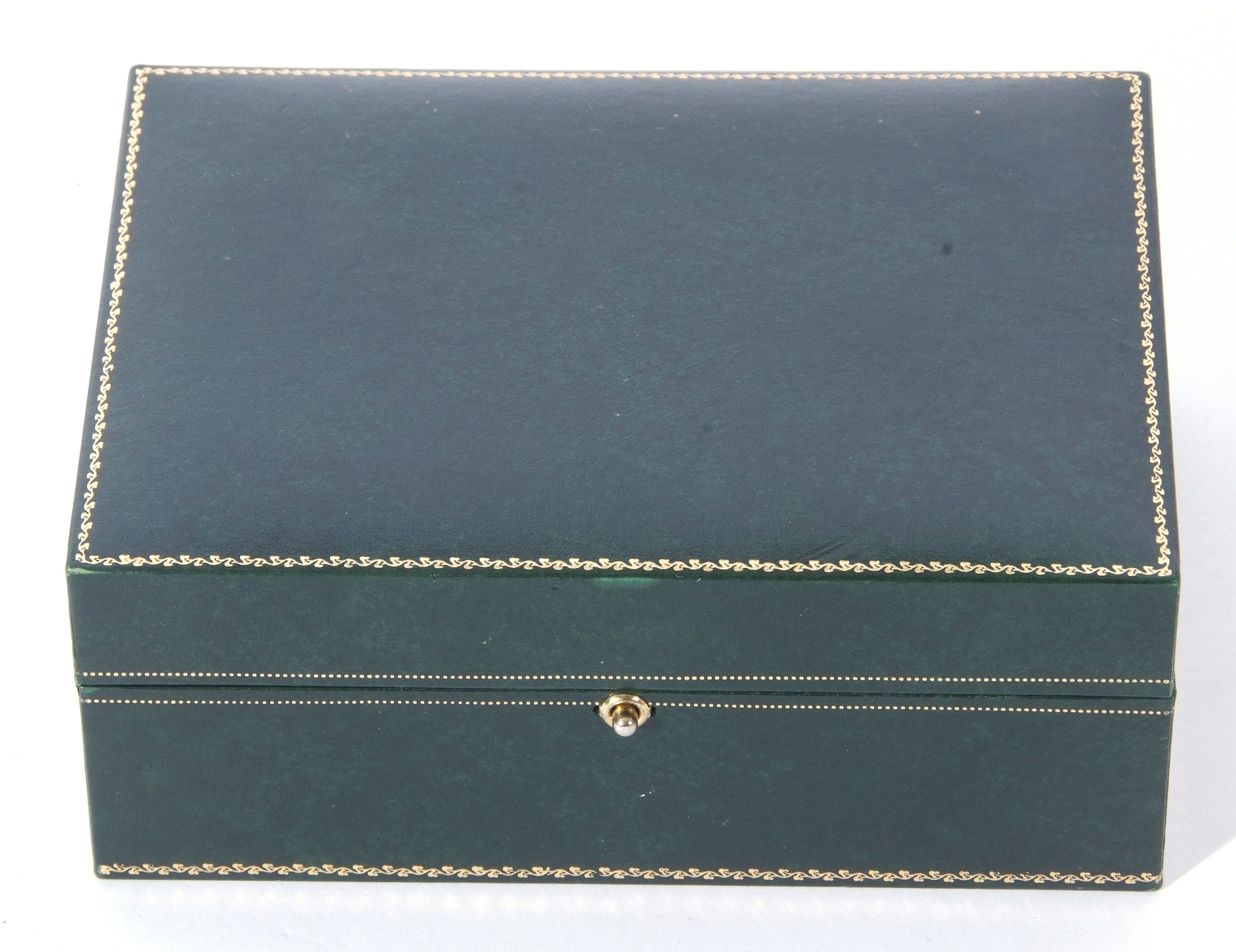 Green leatherette jewellery box and contents, brooches, rings, necklaces etc - Image 4 of 4