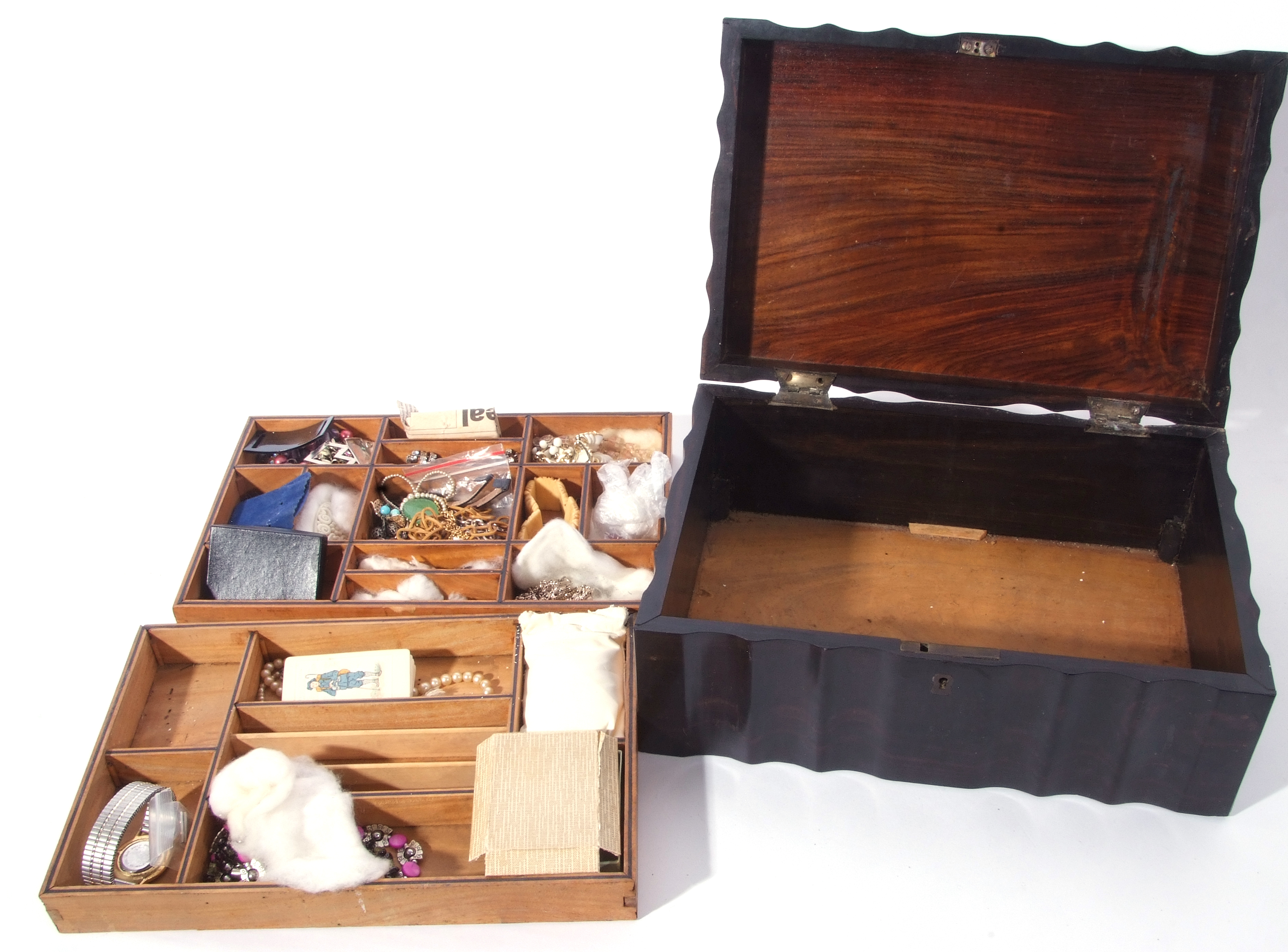 A Coromandel box to include a small amount of various costume jewellery - Image 3 of 6