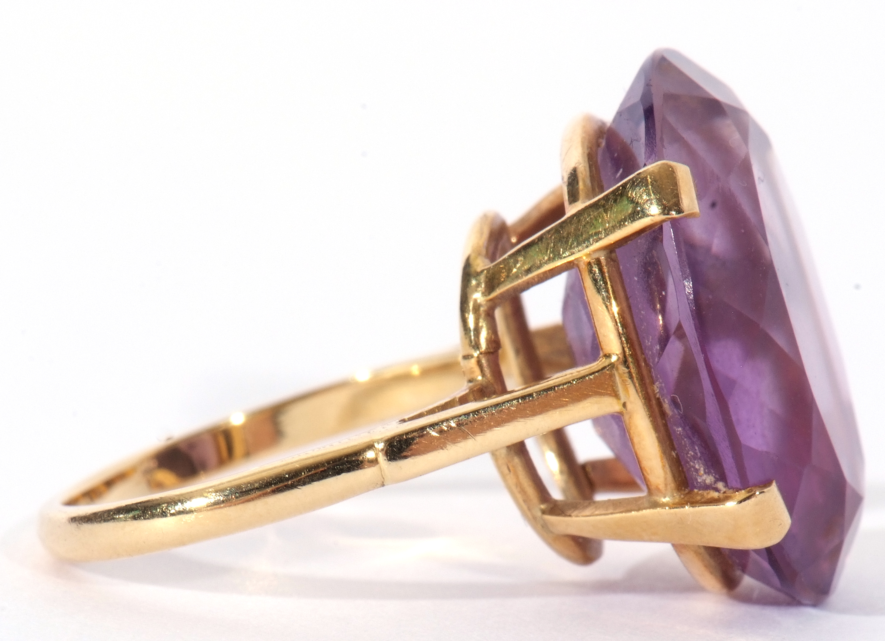 Large amethyst dress ring, the oval faceted amethyst 20 x 15mm, four claw set in a basket mount, - Image 5 of 5