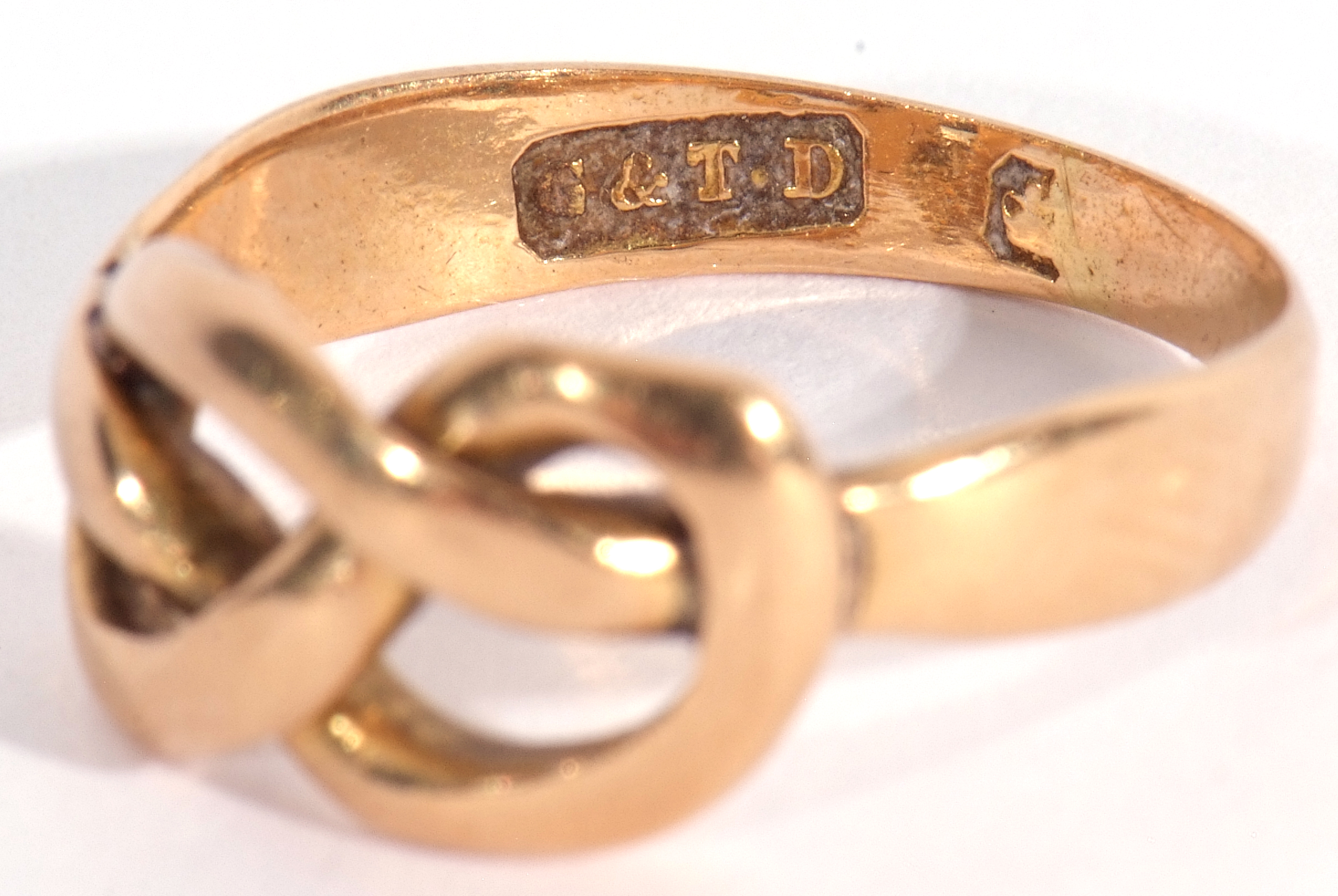 Antique high grade yellow metal Celtic ring, makers mark G&T.D, marks rubbed, tests for 18ct gold, - Image 7 of 7