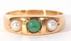 18ct stamped jade and seed pearl ring, centring a small jade bead flanked by two small seed