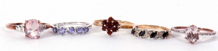 Mixed Lot: five modern 9ct gold paste set ring, 8.4gms g/w