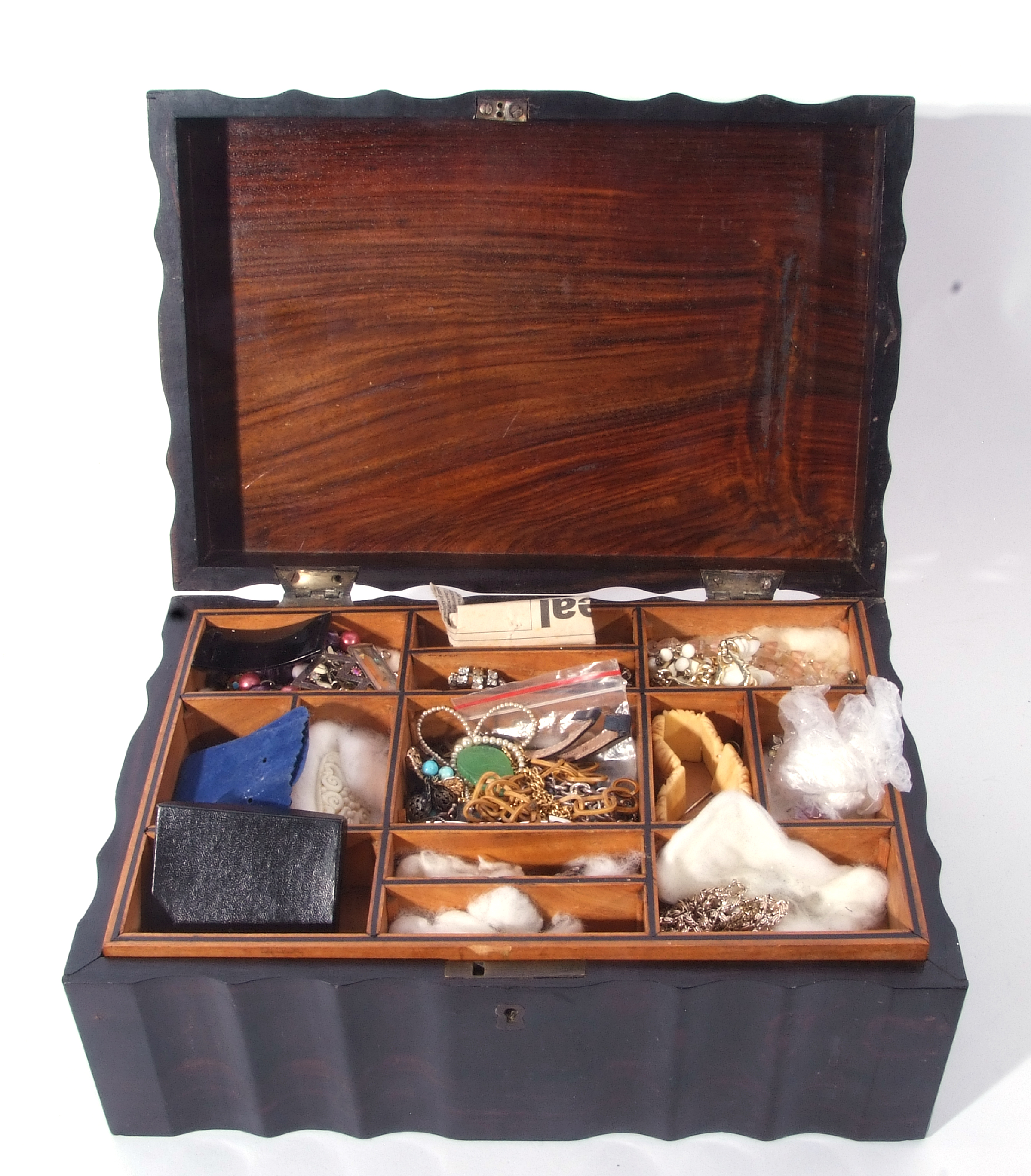 A Coromandel box to include a small amount of various costume jewellery - Image 2 of 6