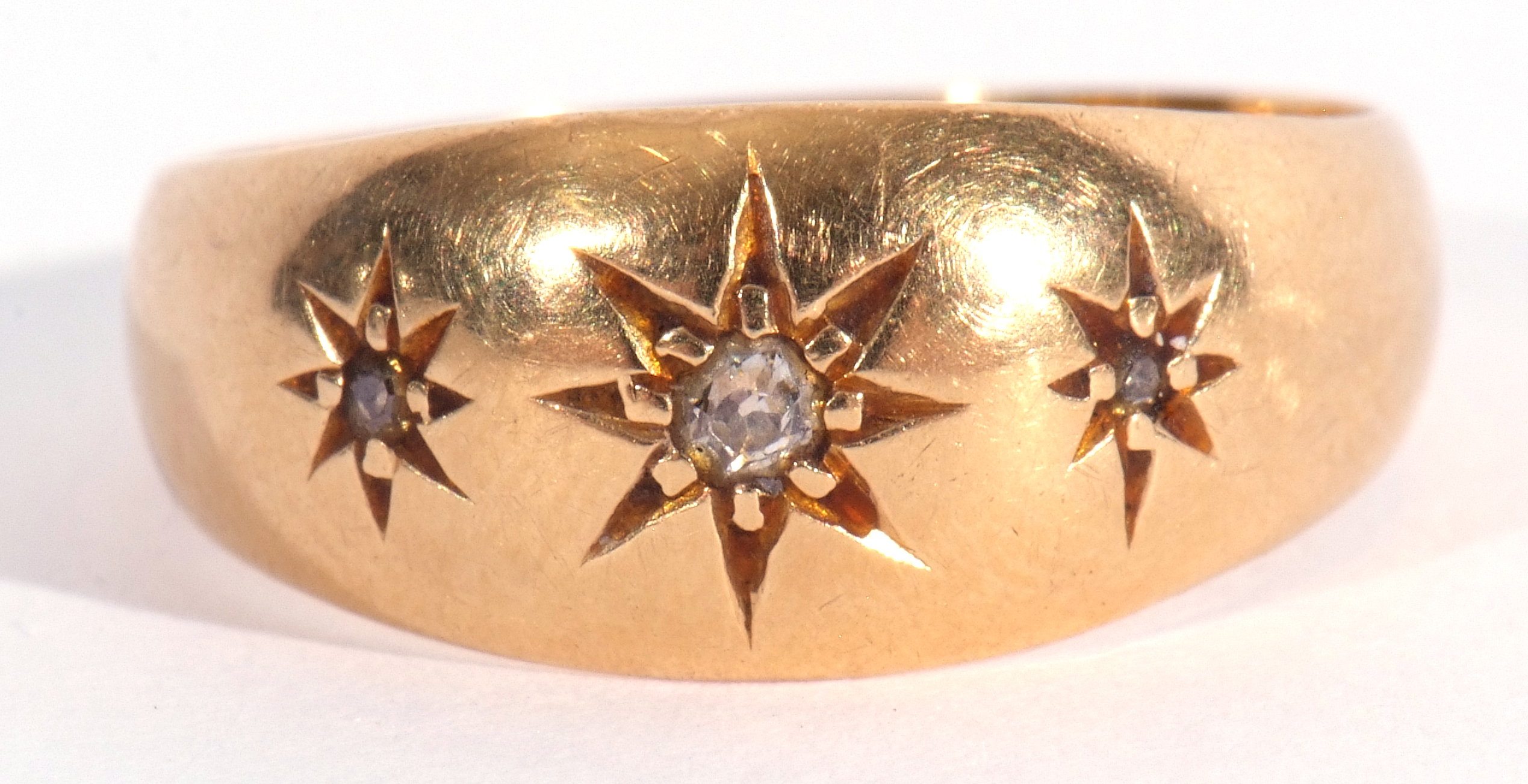 Early 20th century 18ct gold and three stone diamond ring featuring three graduated small