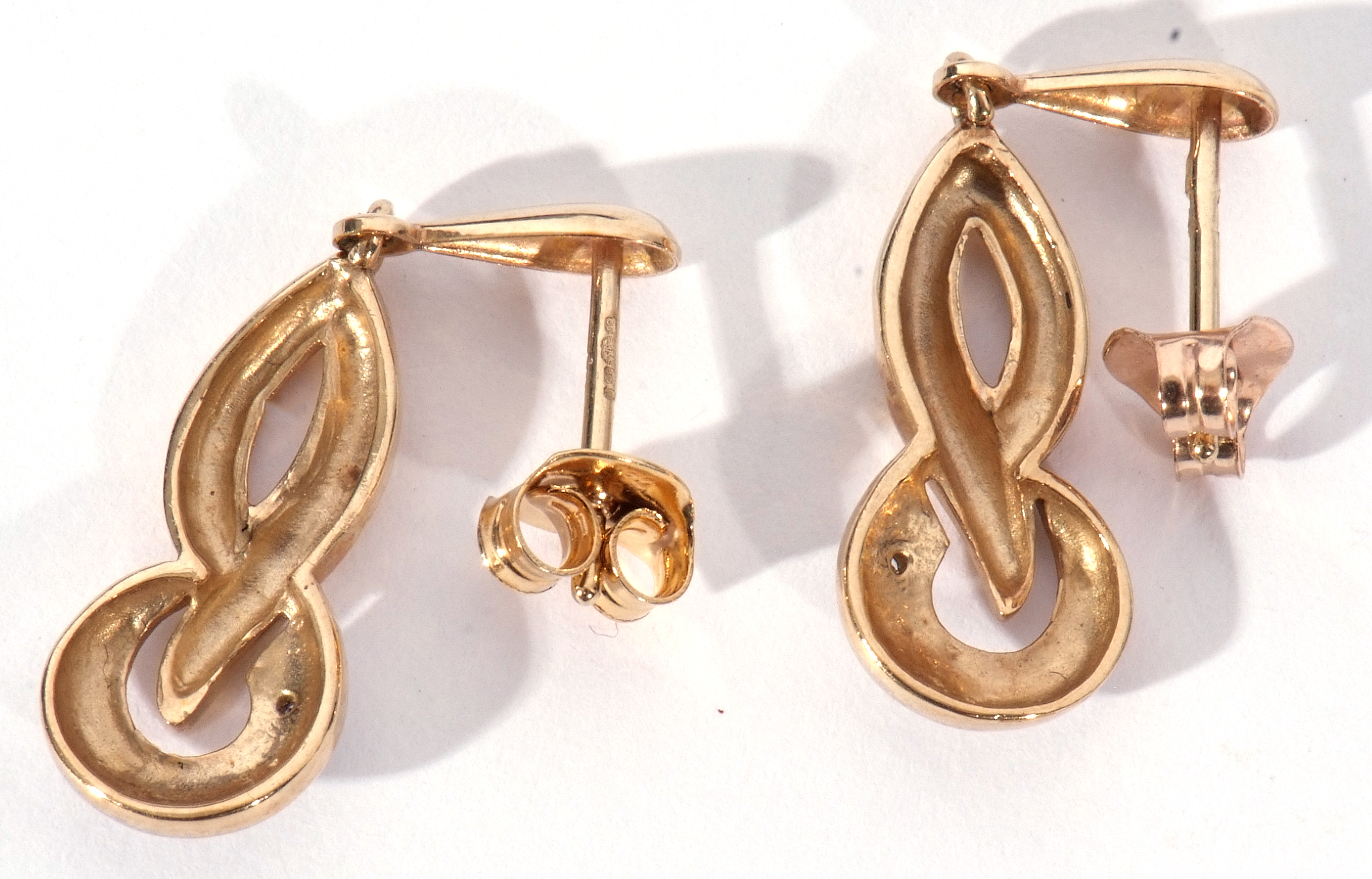 Pair of modern 9ct two-tone gold earrings in a stylised design, each highlighted with a small single - Image 3 of 7