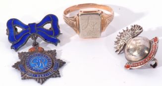 Mixed Lot: 10k stamped signet ring, size S, a white metal and enamel Grenadier Guards badge,