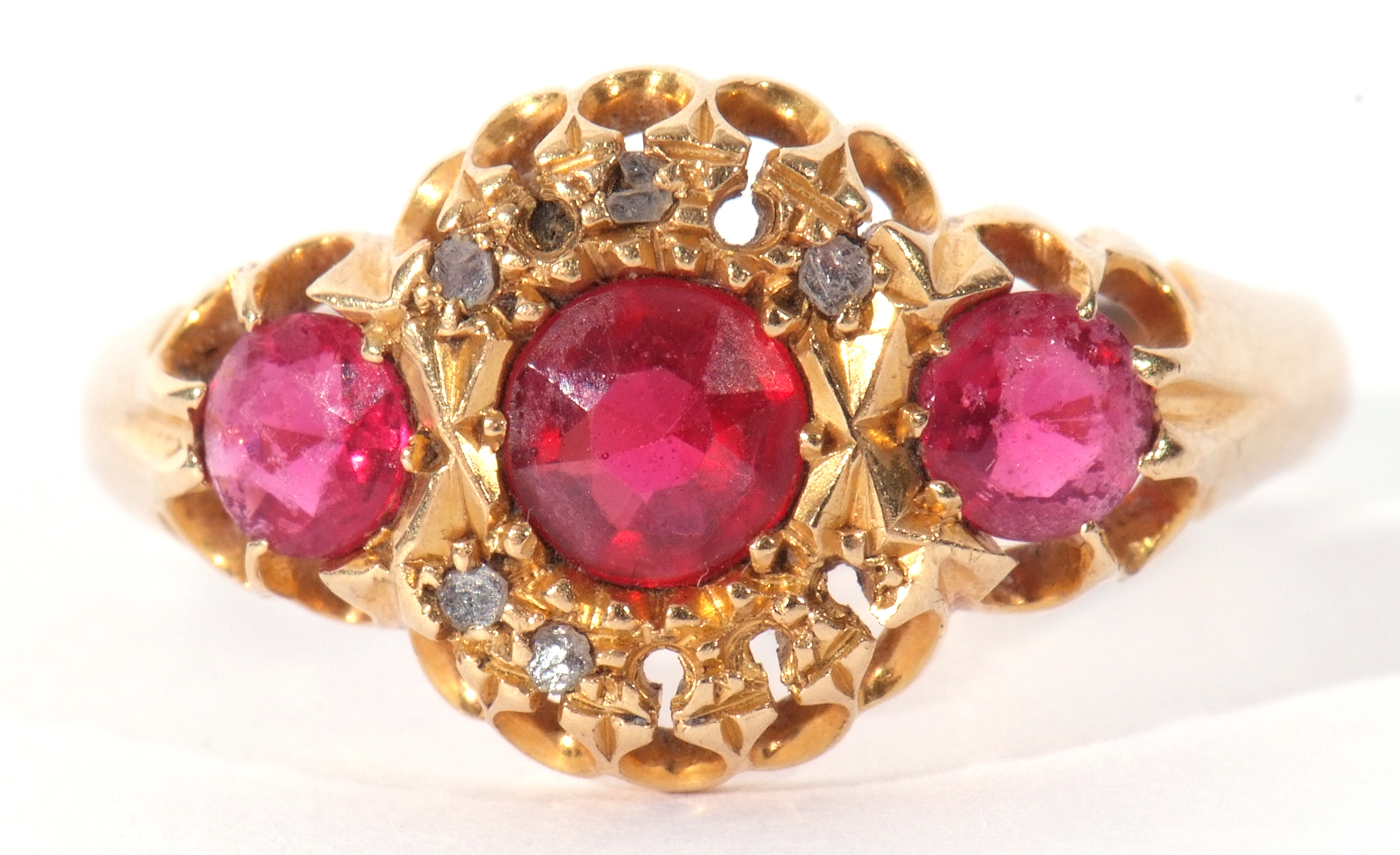 18ct gold red and pink three stone ring, highlighted with five small diamonds (five missing), 3.5gms - Image 7 of 7