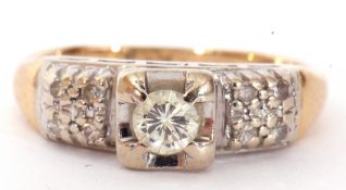 Diamond ring centring a round brilliant cut diamond, 0.20ct approx, claw set and raised above