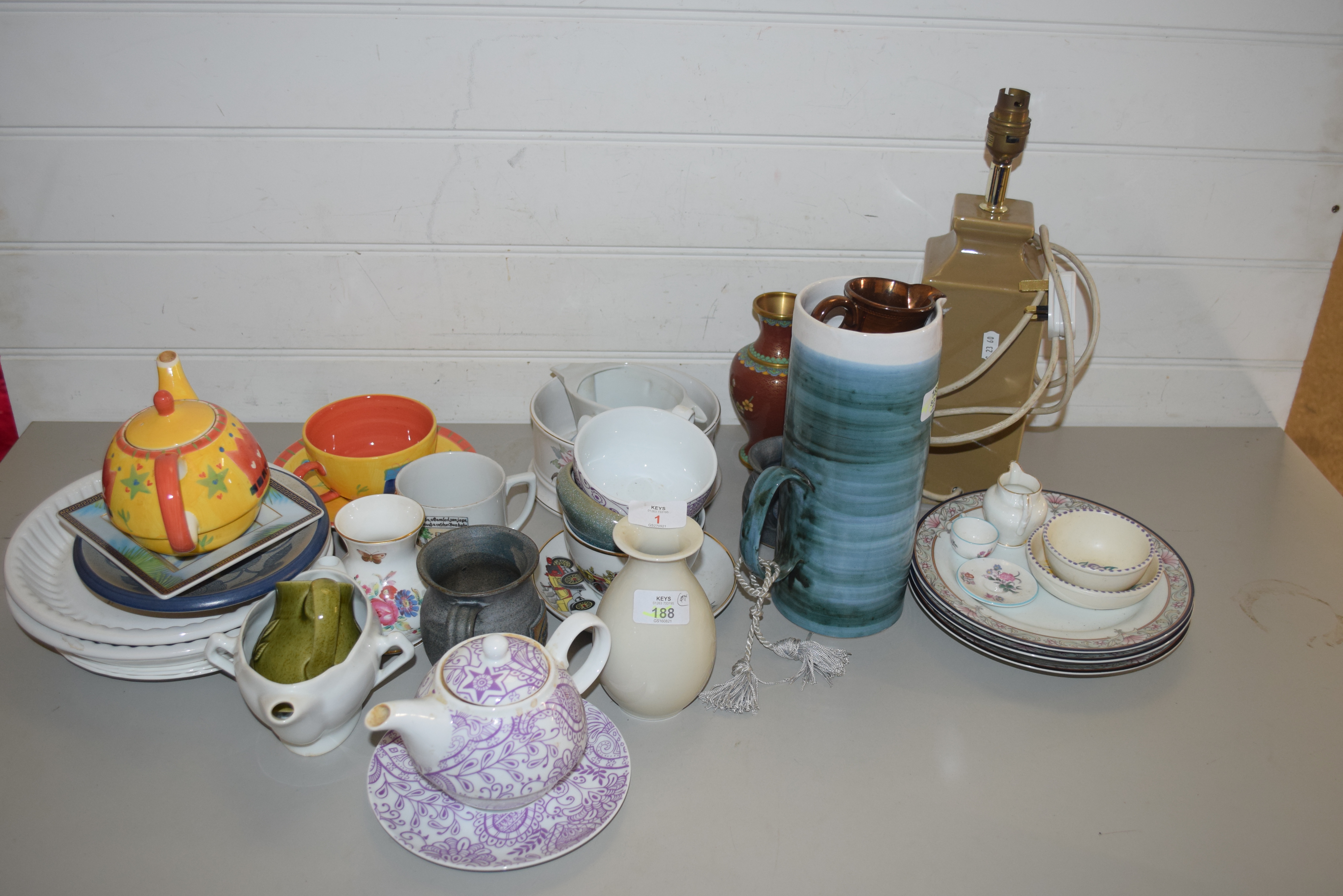 MIXED LOT OF MODERN CERAMICS, CUPS, SAUCERS, TEA POT, PLUS A FURTHER MODERN CLOISONNE VASE, SMALL