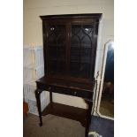 EDWARDIAN MAHOGANY SIDE CABINET WITH GLAZED TOP SECTION OVER A BASE WITH TWO DRAWERS AND A SHELF,