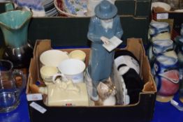 BOX OF MIXED ITEMS TO INCLUDE A NAO FIGURE OF A BEARDED MAN, A WINSTANLEY KITTEN, BUNNIKINS MUG