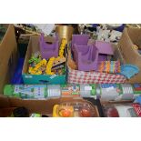 QTY OF CHILDRENS PLASTIC CONSTRUCTION TOYS AND ACCOMPANYING PLAY MAT (3)