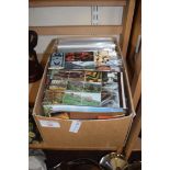 BOX CONTAINING A COLLECTION OF POSTCARDS