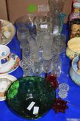 MIXED LOT OF GLASS VASES, BOWLS, DRINKING GLASSES ETC