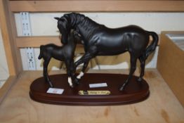 ROYAL DOULTON MODEL 'BLACK BEAUTY AND FOAL' RAISED ON AN OVAL PLINTH BASE