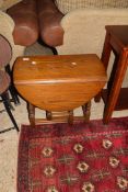SMALL OAK DROP LEAF OCCASIONAL TABLE, 60CM WIDE