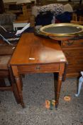 VICTORIAN MAHOGANY PEMBROKE TABLE ON TURNED LEGS, 81CM WIDE