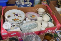 BOX OF CERAMICS TO INCLUDE WEDGWOOD EDME TEA AND TABLE WARES, ROYAL WORCESTER EVESHAM PATTERN FLAN