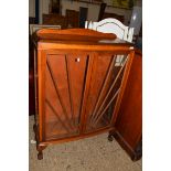 EARLY 20TH CENTURY OAK CHINA DISPLAY CABINET, THE DOORS WITH SUNBURST DECORATION, 125CM HIGH