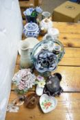 MIXED LOT OF CERAMICS AND GLASS WARES TO INCLUDE A GREAT YARMOUTH POTTERY MUG COMMEMORATING THE