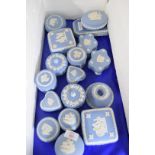 COLLECTION OF WEDGWOOD BLUE JASPERWARE ITEMS TO INCLUDE A RANGE OF COVERED TRINKET BOXES, PIN