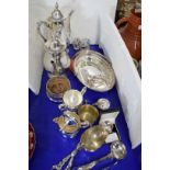 MIXED LOT OF SILVER PLATED WARES TO INCLUDE TEA SET, BOTTLE COASTERS, CRUET, SAUCE BOAT ETC