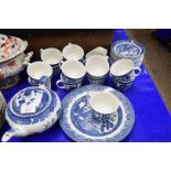 QTY OF 20TH CENTURY WILLOW PATTERN CHINA WARES