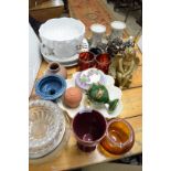 MIXED LOT OF CERAMICS AND GLASS TO INCLUDE HORS D'OEUVRES DISH, ORNAMENTS, POOLE POTTERY VASE ETC
