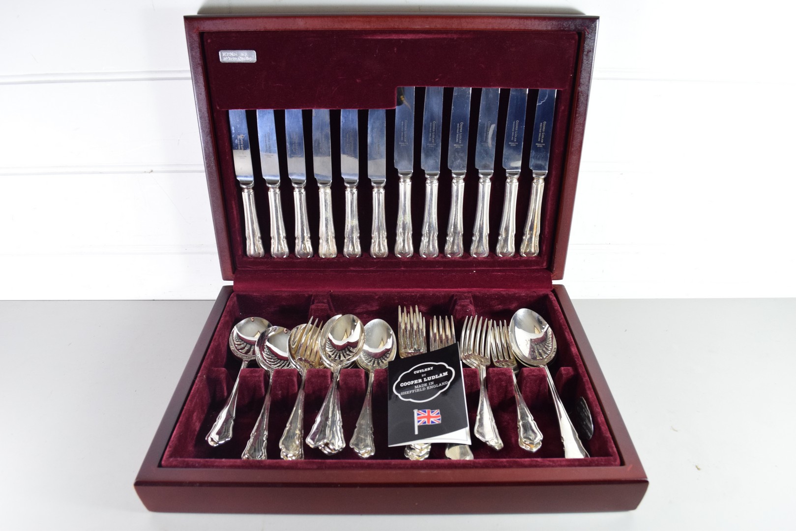 COOPER LUDLAM SHEFFIELD CANTEEN OF SILVER PLATED CUTLERY