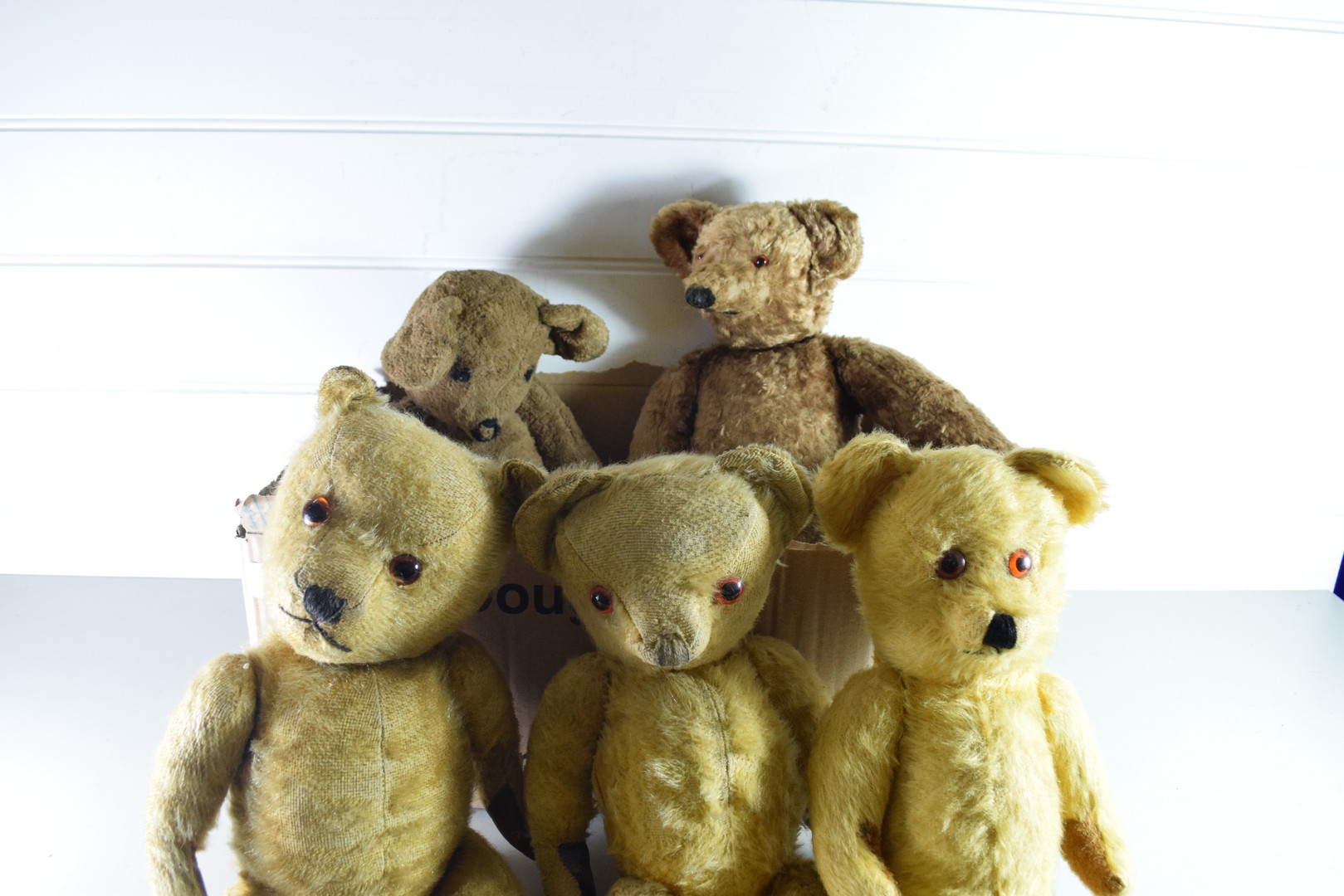 BOX OF VINTAGE TEDDY BEARS