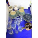 MIXED LOT COMPRISING DENBY CUPS AND SAUCERS, DRINKING GLASSES ETC