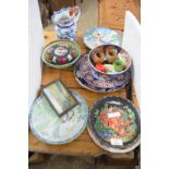 COLLECTION OF MIXED WARES TO INCLUDE MODERN CHINESE COLLECTORS PLATES, A SHELLEY OCTAGONAL JUG,