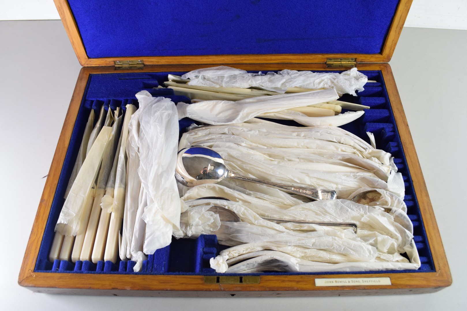 JOHN NOWILL & SONS, SHEFFIELD OAK CANTEEN CONTAINING SILVER PLATED AND STEEL CUTLERY