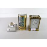 20TH CENTURY BRASS CASED CARRIAGE CLOCK TOGETHER WITH A MID 20TH CENTURY SWIZA DESK CLOCK AND A