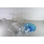 MID 20TH CENTURY CLEAR GLASS FRUIT BOWL OF ABSTRACT FORM TOGETHER WITH A FURTHER CLEAR AND FROSTED