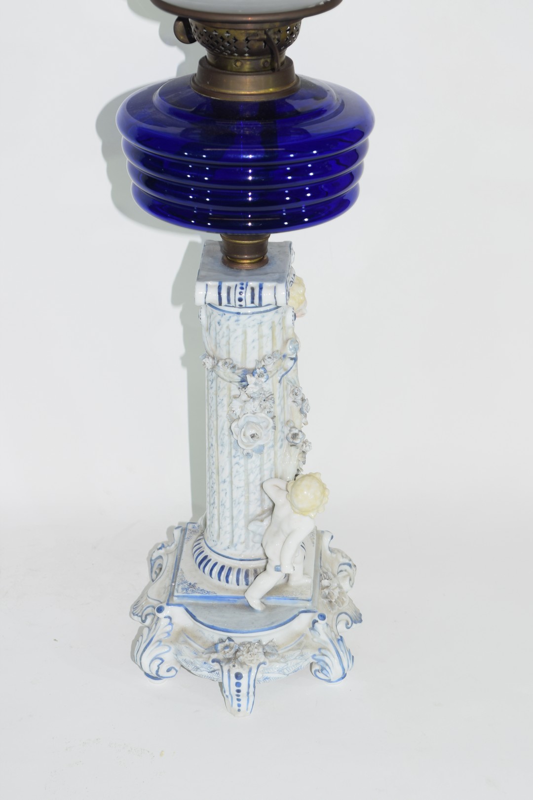 Oil lamp with blue glass reservoir - Image 6 of 6