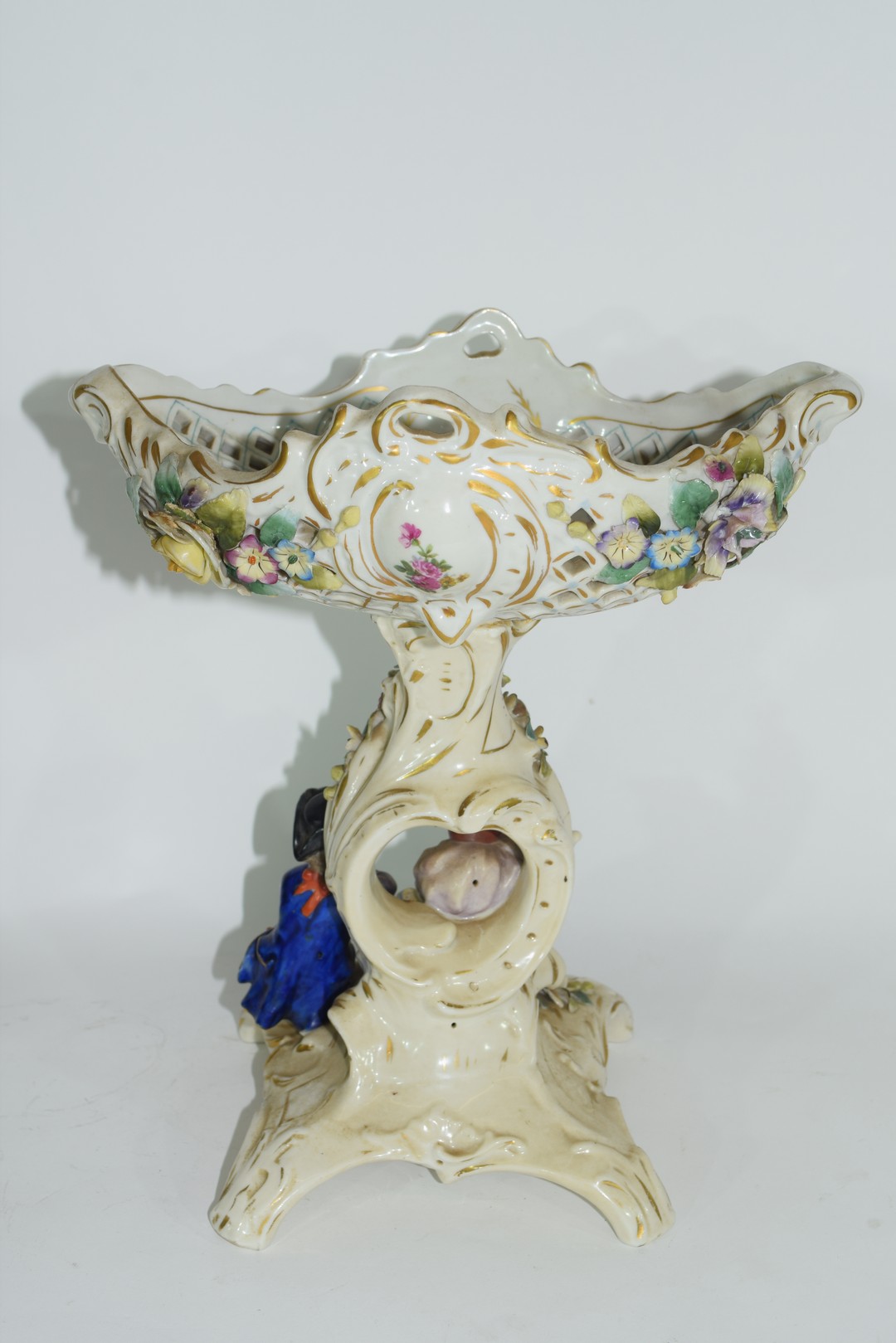 Continental Meissen style porcelain centrepiece - Image 3 of 6