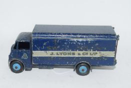 Dinky Supertoys Guy van No 514