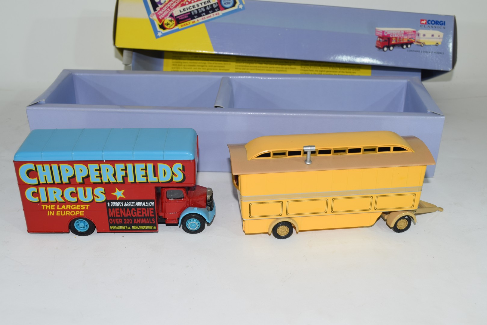 Corgi boxed model of a Chipperfields Circus lorry and caravan No 97888 - Image 3 of 5