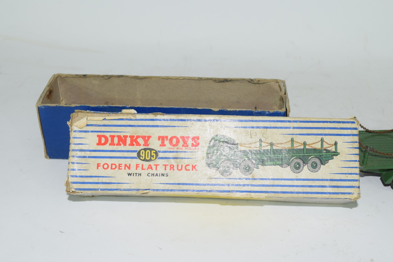 Dinky Supertoys Foden flat truck with chains, No 905