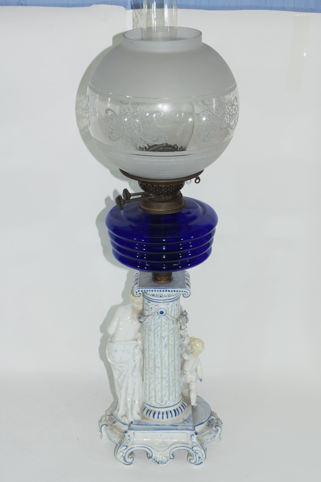 Oil lamp with blue glass reservoir - Image 5 of 6