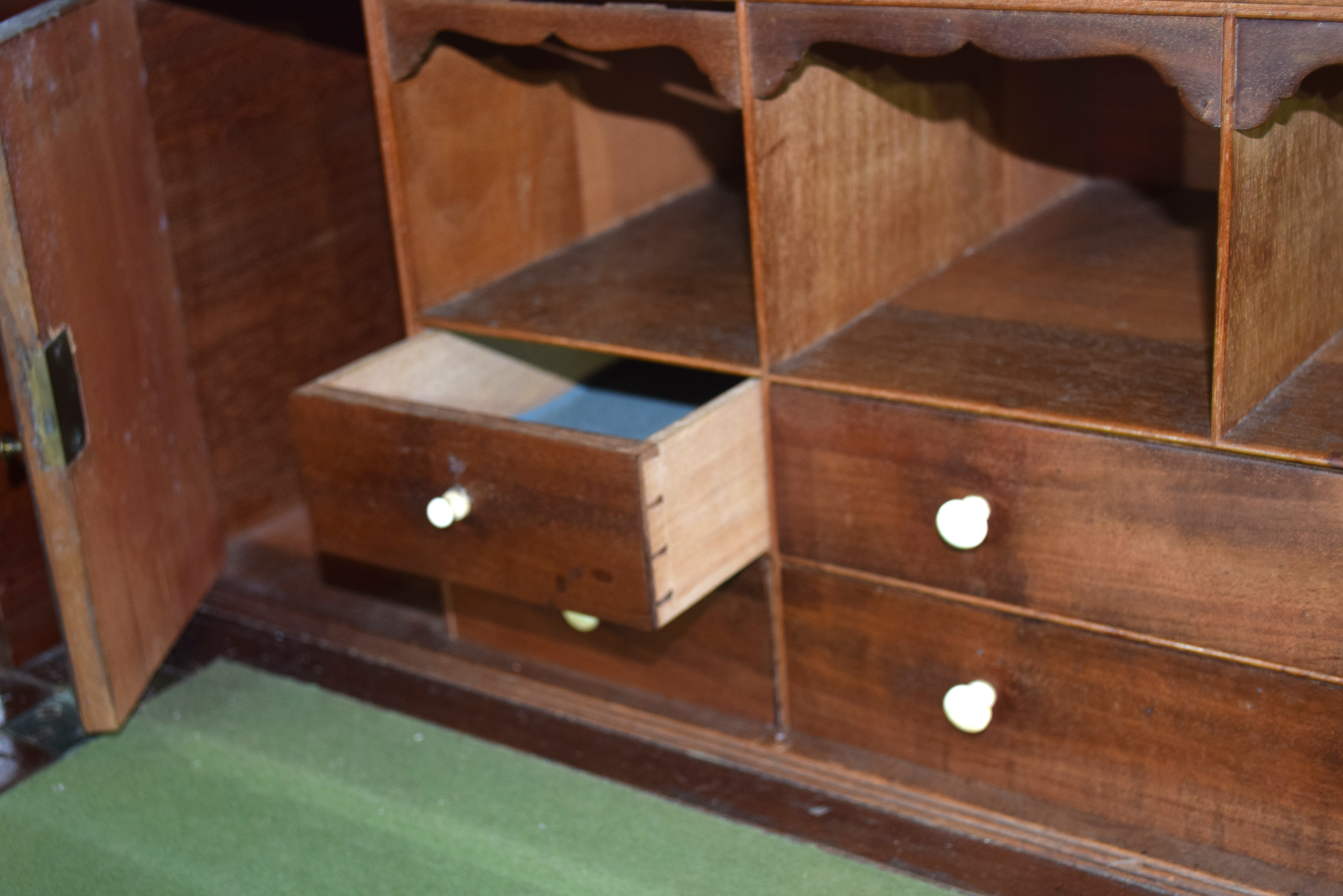 Georgian mahogany secretaire cabinet, top section with a shaped cornice over astragal glazed doors - Image 4 of 6