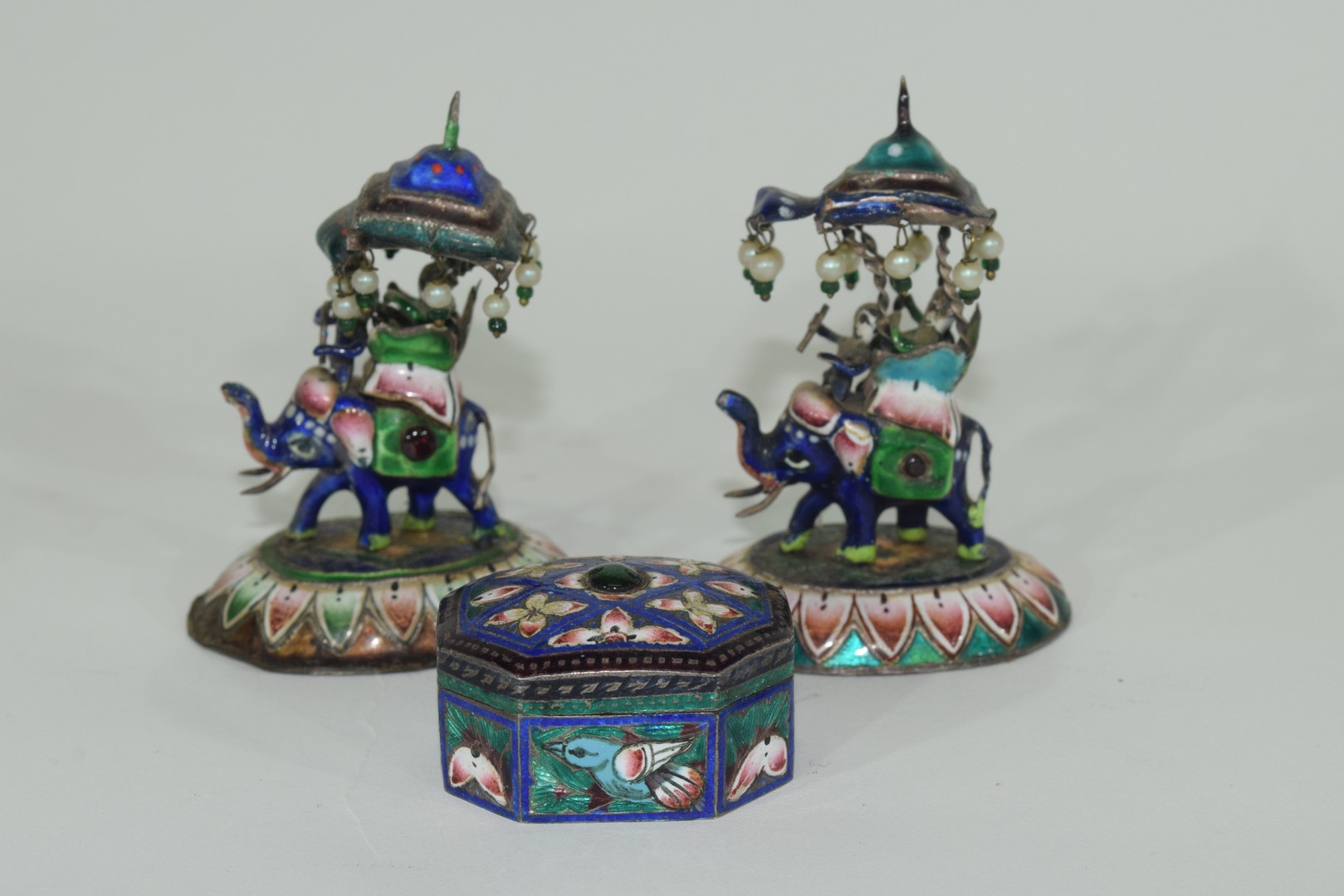 Two enamel Indian elephants with howdahs and a pill box