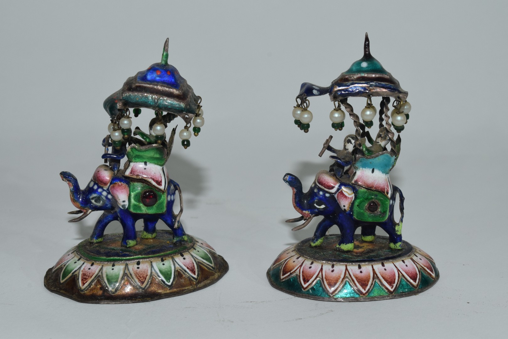 Two enamel Indian elephants with howdahs and a pill box - Image 6 of 9